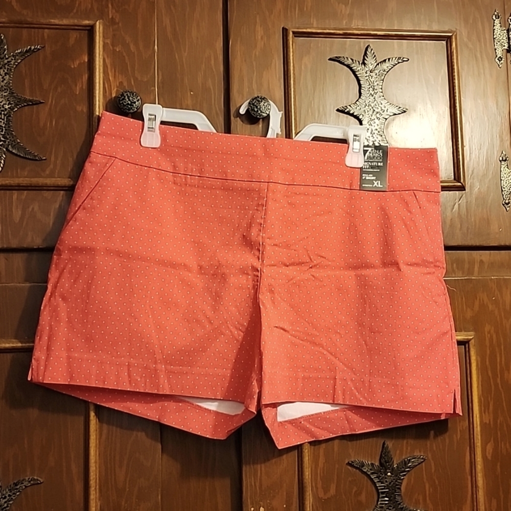 BNWT New York and Co 7th Ave coral with white polkadot pull on shorts sz XL